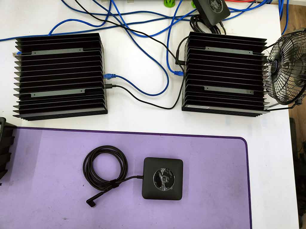 Napájecí adaptér a miner IceRiver KS0