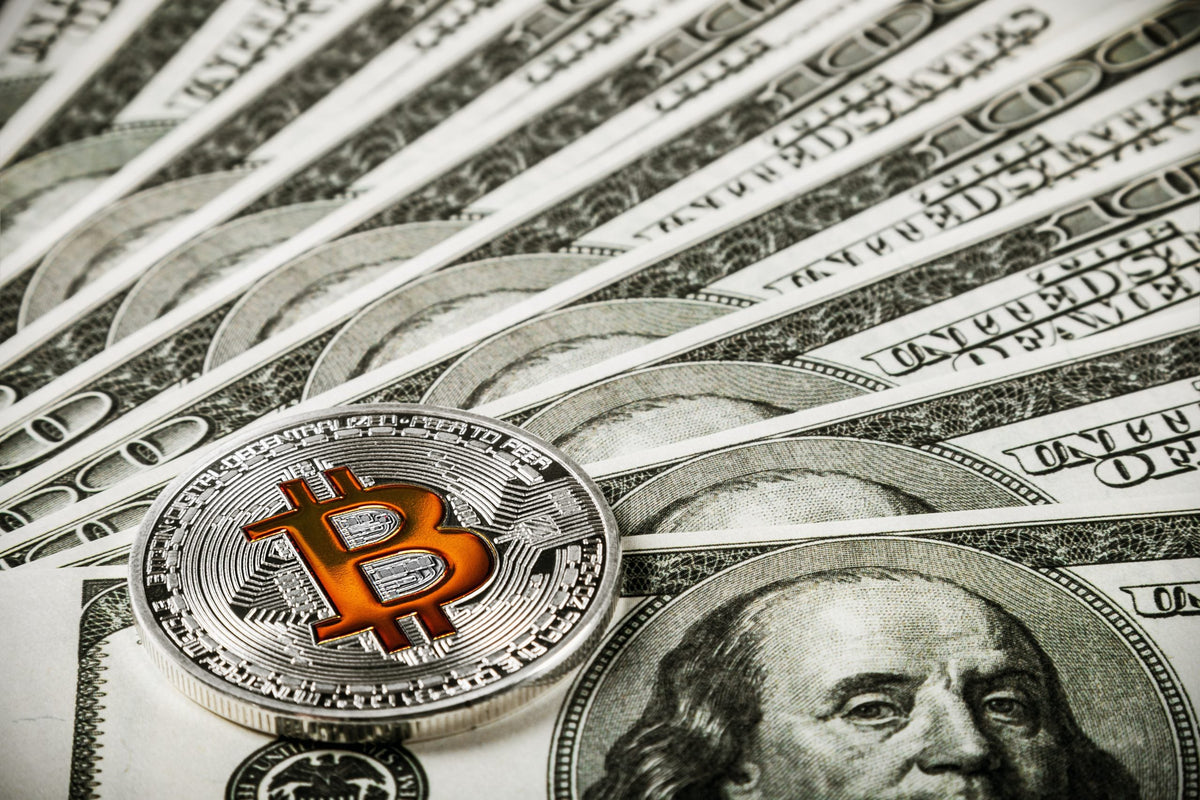 Bitcoinová mince na bankovkách