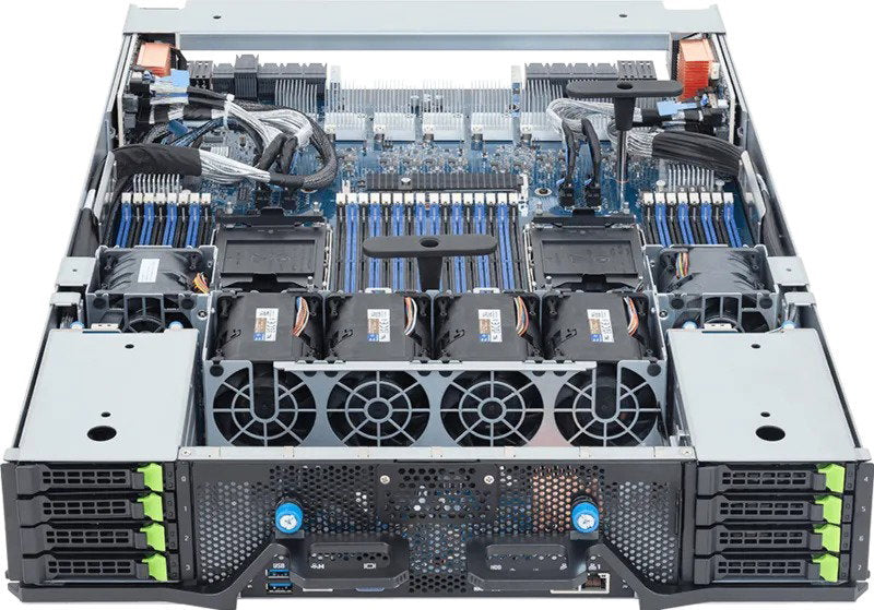 GIGABYTE G894-SD3 – oficiální produktová fotografie (2/4)