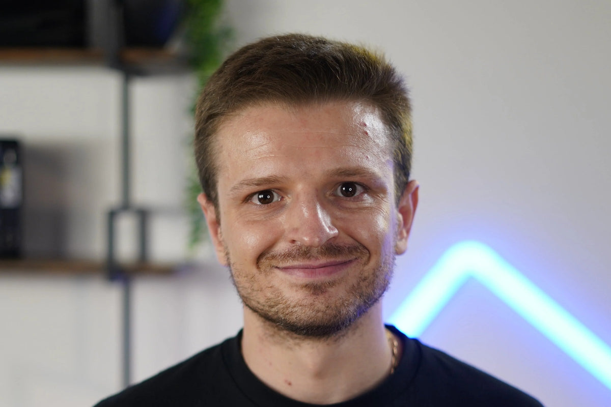 Vasilii Mizik – ASIC miner repair specialist, PC Praha